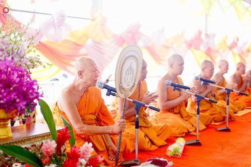 ภาพ No.250847:วันพุธที่ 8 ตุลาคม พ.ศ. 2568 พิธีทอดกฐินสามัคคีทั่วไทย 30,000 วัด โดยคณะศิษยานุศิษย์ บูชาธรรม 81 ปี หลวงพ่อธัมมชโย ณ วัดบางช้างใต้ อำเภอสามพราน  จังหวัดนครปฐม