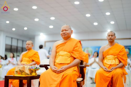 ภาพ No.221346:วันอาทิตย์ที่ 27 เมษายน พ.ศ. 2568 พิธีเจริญพระพุทธมนต์สมโภชดวงแก้วธรรมชัย เนื่องในโอกาสบูชาธรรม 81 ปีหลวงพ่อธัมมชโย อัญเชิญประดิษฐานเนื่องในโอกาสสถาปนาวัดพระธรรมกายไอซ์แลนด์ ณ อาคารปลูกศรัทธา 1 วัดพระธรรมกาย อำเภอคลองหลวง จังหวัดปทุมธานี