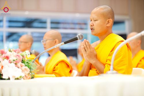 ภาพ No.129221:พิธีถวายภัตตาหารเป็นสังฆทาน แด่คณะพระธรรมยาตราฯ ในโครงการธรรมยาตราอัญเชิญพระบรมสารีริกธาตุ  ประดิษฐาน ณ มหารัตนเจดีย์สิริปทุมสวรรค์ อ.บางกล่ำ จ.สงขลา วันที่ 11 มีนาคม พ.ศ. 2567