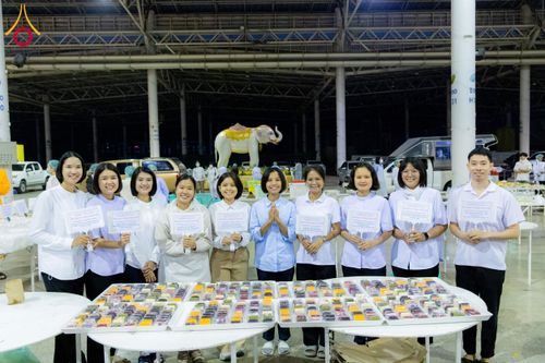 ภาพ No.203644:พิธีถวายภัตตาหารเป็นสังฆทาน แด่พระธรรมยาตรา ณ วัดพระธรรมกาย ตำบลคลองสาม อำเภอคลองหลวง จังหวัดปทุมธานี ในโครงการธรรมยาตรา กตัญญูบูชา มหาปูชนียาจารย์ พระมงคลเทพมุนี(สด จนฺทสโร) พระผู้ปราบมาร อนุสรณ์สถาน 7 แห่ง ปีที่ 13 วันที่ 30 มกราคม พ.ศ. 2568