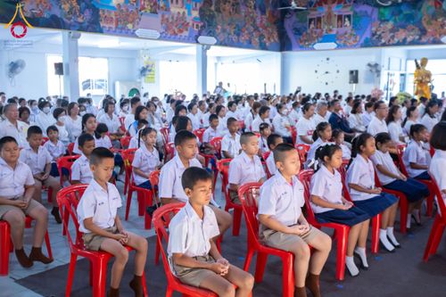 ภาพ No.197418:พิธีทอดผ้าป่าทำนุบำรุงศาสนสถาน ณ วัดโบสถ์(บน) ตำบลบางคูเวียง อำเภอบางกรวย จังหวัดนนทบุรี ในโครงการธรรมยาตรา กตัญญูบูชา มหาปูชนียาจารย์ พระมงคลเทพมุนี(สด จนฺทสโร) พระผู้ปราบมาร อนุสรณ์สถาน 7 แห่ง ปีที่ 13 วันที่ 17 มกราคม พ.ศ. 2568