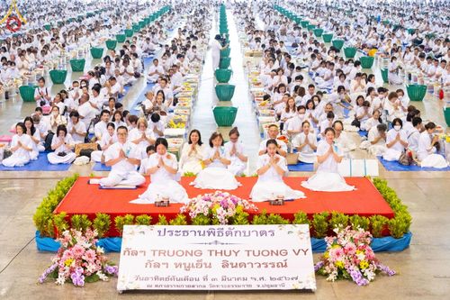 ภาพ No.126487:พิธีตักบาตร ในวันอาทิตย์ต้นเดือนที่ 3 มีนาคม พ.ศ. 2567 ณ บ้านแก้วเรือนทองคุณยายฯ วัดพระธรรมกาย