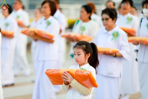 ภาพ No.133689:พิธีเวียนประทักษิณและพิธีวันทาเจดีย์ โครงการบรรพชาสามเณร ฟื้นฟูพระพุทธศาสนาทั่วไทย ณ วัดพระธรรมกาย วันเสาร์ที่ 6 เมษายน พ.ศ. 2567