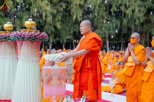 ภาพ No.107088:พิธีจุดประทีปถวายเป็นพุทธบูชา และบูชาธรรมมหาปูชนียาจารย์ ในโครงการธรรมยาตรากตัญญูบูชา มหาปูชนียาจารย์ พระมงคลเทพมุนี(สด จนฺทสโร) พระผู้ปราบมาร  อนุสรณ์สถาน 7 แห่ง ปีที่ 12  วันที่ 6 มกราคม พ.ศ. 2567 ณ อนุสรณ์สถานมหาวิหารพระมงคลเทพมุนี อ.สองพี่น้อง จ.สุพร