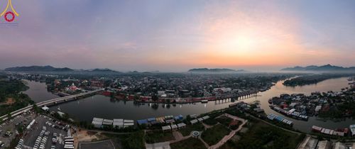 ภาพ No.101790:ตักบาตรพระ 10,000 รูป เติมบุญให้แผ่นดิน เนื่องในโอกาส 192 ปี จังหวัดกาญจนบุรี หนึ่งในโครงการตักบาตรพระ 2,000,000 รูป  77 จังหวัดทุกวัดทั่วไทย วันจันทร์ที่ 11 ธันวาคม พ.ศ. 2566 บริเวณถนนสองแคว (SKY WALK) เมืองกาญจนบุรี