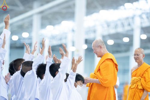 ภาพ No.99760:พิธีทอดผ้าป่า ต้นสมบัติจักรพรรดิ ในวันอาทิตย์ที่ 3 ธันวาคม พ.ศ. 2566 ณ สภาธรรมกายสากล วัดพระธรรมกาย จ.ปทุมธานี