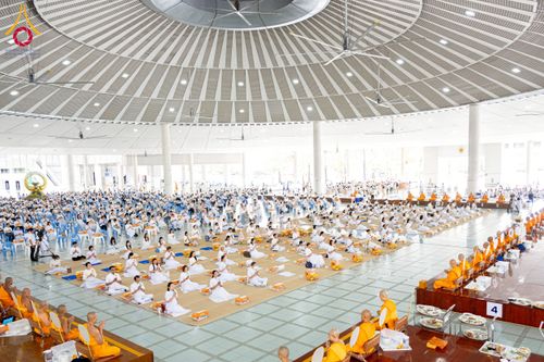 ภาพ No.276430:วันศุกร์ที่ 5 ธันวาคม พ.ศ. 2568 (วันพระ ขึ้น 15 ค่ำ เดือน 1) พิธีบุพเปตพลี ครั้งที่ 175 ร่วมอุทิศบุญแด่หมู่ญาติที่ล่วงลับไปแล้ว และสืบทอดอายุพระพุทธศาสนา ณ หอฉันคุณยายอาจารย์ฯ วัดพระธรรมกาย