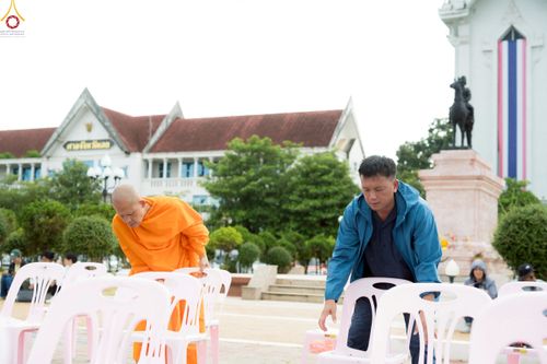 ภาพ No.239729:วันที่ 16-17 สิงหาคม พ.ศ. 2568 การปฏิบัติหน้าที่ของเจ้าหน้าที่ทุกสถานะ เพื่องานพิธีอัญเชิญรูปเหมือนพระมงคลเทพมุนี (สด จันทสโร) และพิธีกดปุ่มอัญเชิญรูปเหมือน พระมงคลเทพมุนี (สด จันทสโร) ณ มหาวิหารแก้วพระมงคลเทพมุนี ศูนย์ปฏิบัติธรรมแก้วเมืองเลย จ.เลย