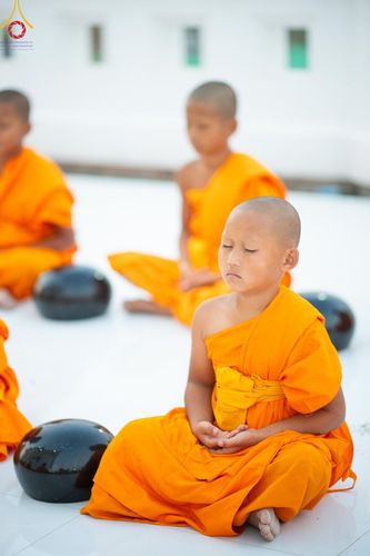 ภาพ No.62222:Photo Story  มหัศจรรย์วัดดงดินแดง Episode 4 กิจกรรมตักบาตรฉลองพระ-เณรกว่า 500 รูป