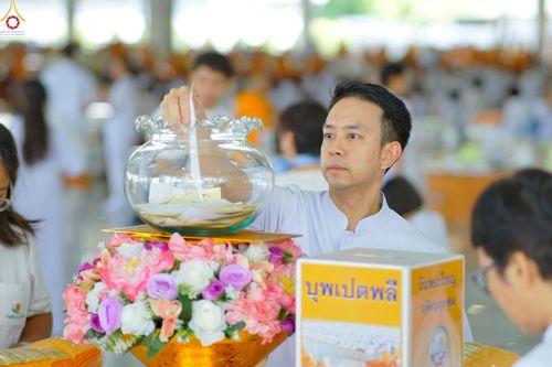 ภาพ No.240049:วันเสาร์ที่ 23 สิงหาคม พ.ศ. 2568 (วันพระ แรม 14 ค่ำ เดือน 9) พิธีบุพเปตพลี ครั้งที่ 169 ร่วมอุทิศบุญแด่หมู่ญาติที่ล่วงลับไปแล้ว และสืบทอดอายุพระพุทธศาสนา ณ หอฉันคุณยายอาจารย์ฯ วัดพระธรรมกาย