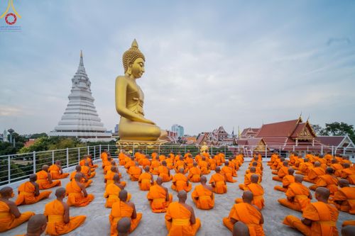 ภาพ No.118962:คณะพุทธบุตรธรรมยาตราร่วมปฏิบัติธรรม และถ่ายภาพหมู่ประวัติศาสตร์ ในโครงการธรรมยาตราฯ ปีที่ 12  วันที่ 25 มกราคม พ.ศ. 2567  ณ อาคารธรรมยาตรา กตัญญูบูชามหาปูชนียาจารย์  ตรงข้ามวัดปากน้ำภาษีเจริญ จ.กรุงเทพมหานคร
