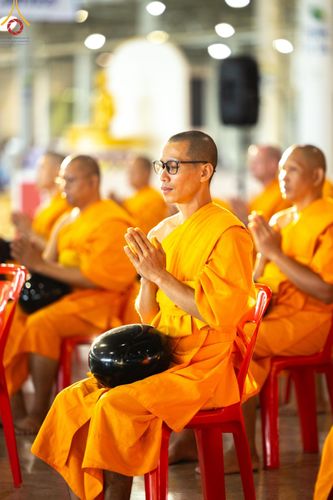 ภาพ No.167463:พิธีตักบาตรและพิธีบูชาข้าวพระ ในวันอาทิตย์ที่ 3 พฤศจิกายน พ.ศ. 2567 ณ วัดพระธรรมกาย