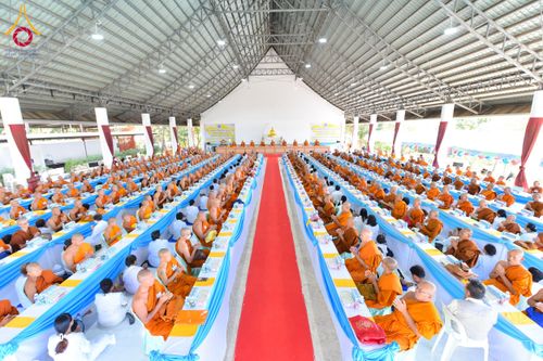 ภาพ No.175547:พิธีถวายมหาสังฆทาน 348 วัด ฉลองครบรอบ 8 ปี ธุดงค์สถานอำนาจเจริญ บูชาธรรม 80 ปี หลวงพ่อธัมมชโย วันที่ 17 พฤศจิกายน พ.ศ. 2567