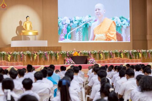 ภาพ No.245888:วันเสาร์ที่ 13 กันยายน พ.ศ. 2568 พิธีมอบผ้าไตรประธานกฐินสัมฤทธิ์เด็กดี V-Star ณ สภาธรรมกายสากล วัดพระธรรมกาย