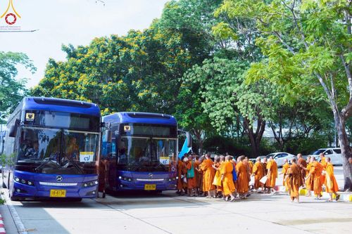 ภาพ No.221531:วันอังคารที่ 22 เมษายน พ.ศ. 2568 ภาพพิธีถวายมหาสังฆทานคณะสงฆ์ 40,000 กว่าวัดทั่วประเทศ เนื่องในวันคุ้มครองโลก ชุดที่ 2 (ปลื้มให้สมการรอคอย) ณ ลานธรรมพระมหาธรรมกายเจดีย์ วัดพระธรรมกาย