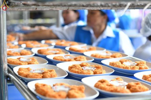 ภาพ No.169738:พิธีถวายภัตตาหารเมนูสวรรค์ "เพื่อการบรรลุธรรม" เนื่องในวันลอยกระทง (ขึ้น 15 ค่ำ เดือน 12) วันศุกร์ที่ 15 พฤศจิกายน พ.ศ. 2567 ณ หอฉันคุณยายอาจารย์ฯ วัดพระธรรมกาย