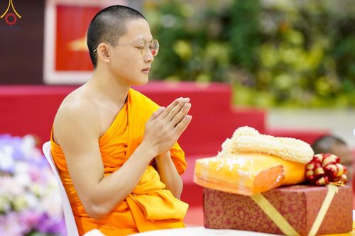 ภาพ No.139730:พิธีมุทิตาพระมหาอุปสมบทอุทิศชีวิต วันอาทิตย์ต้นเดือนที่ 2 มิถุนายน พ.ศ. 2567 ณ ห้องแก้วสารพัดนึก 1 วัดพระธรรมกาย