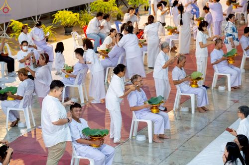 ภาพ No.242928:วันที่ 31 สิงหาคม พ.ศ. 2568 พิธีตัดปอยผมและปลงผม โครงการอุปสมบทหมู่บูชาธรรม ครบรอบ 108 ปี วันครูผู้ค้นพบวิชชาธรรมกาย ณ วัดพระธรรมกาย