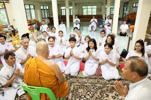 ภาพ No.269622:วันที่ 8 ตุลาคม พ.ศ. 2568 พิธีถวายปัจจัยสมทบกฐิน ในโครงการทอดกฐินสามัคคีทั่วไทย 30,000 วัด โดยคณะศิษยานุศิษย์ บูชาธรรม 81 ปี หลวงพ่อธัมมชโย ณ  วัดป่าศรีถาวร บางแก้วฟ้า , วัดป่าศรีถาวร คลองโยง , วัดป่าสติปัฏฐาน , วัดพุทธธรรมรังษี ในจังหวัดนครปฐม