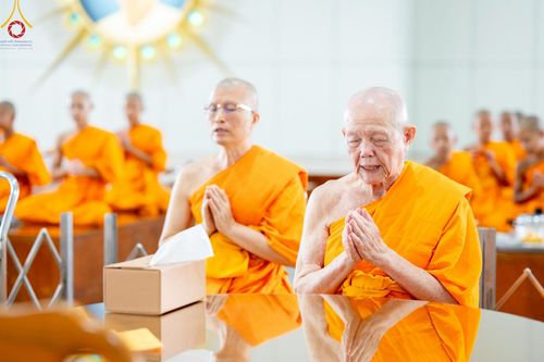 ภาพ No.220669:วันเสาร์ที่ 26 เมษายน พ.ศ.2568 (วันพระ แรม 15 ค่ำ เดือน 5) พิธีถวายภัตตาหารเมนูสวรรค์ "เพื่อการบรรลุธรรม" และ พิธีบุพเปตพลี ครั้งที่ 163 ร่วมอุทิศบุญแด่หมู่ญาติที่ล่วงลับไปแล้ว และสืบทอดอายุพระพุทธศาสนา ณ หอฉันคุณยายอาจารย์ฯ วัดพระธรรมกาย