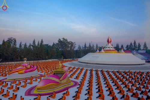 ภาพ No.108174:พระธรรมยาตราร่วมปฏิบัติธรรม และถ่ายภาพหมู่ประวัติศาสตร์ วันที่ 8 มกราคม พ.ศ. 2567  ณ อนุสรณ์สถานบางนางแท่น จ.นครปฐม