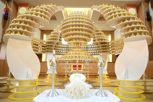 ภาพ No.213405:วันอาทิตย์ที่ 16 มีนาคม พ.ศ. 2568 พิธีบุพเปตพลี, ถวายภัตตาหาร, ปล่อยปลา วัดพระธรรมกายคานากาว่า ประเทศญี่ปุ่น