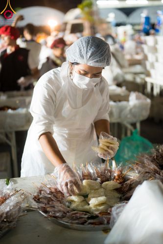 ภาพ No.110661:พิธีถวายภัตตาหารเป็นสังฆทาน แด่คณะพระธรรมยาตราฯ ในโครงการธรรมยาตรากตัญญูบูชา มหาปูชนียาจารย์ พระมงคลเทพมุนี(สด จนฺทสโร) พระผู้ปราบมาร อนุสรณ์สถาน 7 แห่ง ปีที่ 12 วันที่ 12 มกราคม พ.ศ. 2567 ณ อนุสรณ์สถานมหาวิหารพระมงคลเทพมุนี(โลตัสแลนด์) อ.สองพี่น้อง จ.สุ