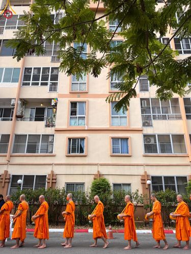 ภาพ No.136016:พระธรรมทายาท โครงการบวชพระนานาชาติ AEC & WAB ผู้บริหารรุ่นที่ 2 บิณฑบาต ณ หอฉันคุณยายอาจารย์ฯ เมืองแก้วมณี หมู่บ้านแก้วพุทธรักษา วันที่ 28 เมษายน พ.ศ. 2567