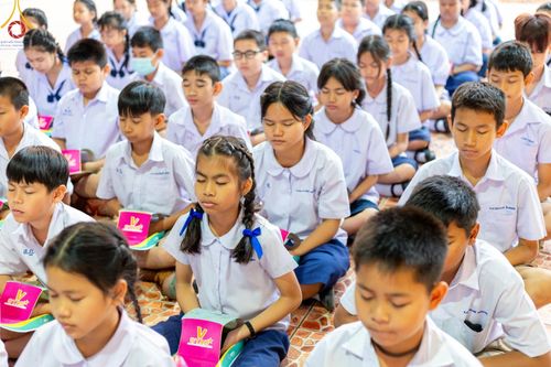 ภาพ No.203486:พิธีทอดผ้าป่าทำนุบำรุงศาสนสถาน ณ วัดตะเคียน ตำบลบางคูเวียง อำเภอบางกรวย จังหวัดนนทบุรี ในโครงการธรรมยาตรา กตัญญูบูชา มหาปูชนียาจารย์ พระมงคลเทพมุนี(สด จนฺทสโร) พระผู้ปราบมาร อนุสรณ์สถาน 7 แห่ง ปีที่ 13 วันที่ 29 มกราคม พ.ศ. 2568