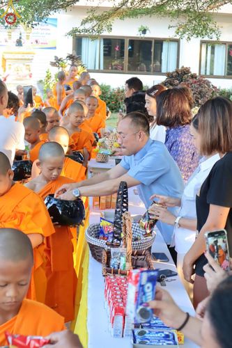 ภาพ No.61041:สามเณรออกบิณฑบาต และกิจกรรมอบรมสามเณร ในโครงการบรรพชาสามเณรฟื้นฟู พระพุทธศาสนาทั่วไทย ณ ศูนย์อบรมที่พักสงฆ์บ้านร่มเย็น จ.นราธิวาส วันที่ 2-15 เมษายน พ.ศ. 2567