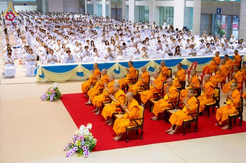 ภาพ No.215679:วันอาทิตย์ต้นเดือนที่ 6 เมษายน พ.ศ. 2568 พิธีทอดผ้าป่าสมทบ เพื่องานถวายมหาสังฆทาน 40,000 กว่าวัดทั่วประเทศ ณ สภาธรรมกายสากล วัดพระธรรมกาย