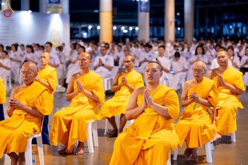 ภาพ No.160961:พิธีฉลองชัยสวดมนต์บทธัมมจักกัปปวัตนสูตร ครบ 6,788,140,140 จบ ณ มหารัตนวิหารคด วัดพระธรรมกาย วันที่ 10 ตุลาคม พศ. 2567