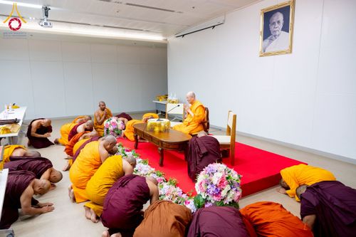 ภาพ No.222685:วันที่ 23 เมษายน พ.ศ. 2568 หลวงพ่อทัตตชีโวต้อนรับคณะสงฆ์เนปาล ณ อาคาร 100 ปี คุณยายมหารัตนอุบาสิกาจันทร์ ขนนกยูง วัดพระธรรมกาย