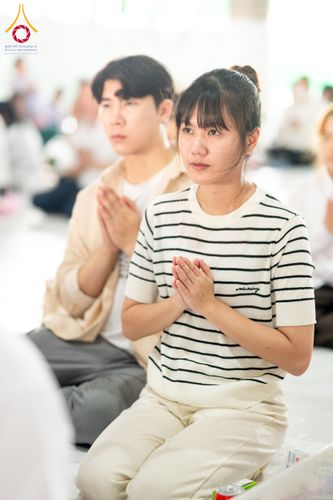 ภาพ No.61976:ตักบาตรฉลองสามเณรใหม่ มัชฌิมธรรมทายาท ณ วิหารคด คอร์ 9 วัดพระธรรมกาย วันที่ 15 เมษายน พ.ศ. 2567