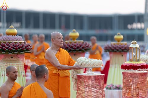 ภาพ No.204478:พิธีจุดประทีปถวายเป็นพุทธบูชา และบูชาธรรมมหาปูชนียาจารย์ ณ วัดพระธรรมกาย ตำบลคลองสาม อำเภอคลองหลวง จังหวัดปทุมธานี ในโครงการธรรมยาตรา กตัญญูบูชา มหาปูชนียาจารย์ พระมงคลเทพมุนี(สด จนฺทสโร) พระผู้ปราบมาร ปีที่ 13 วันที่ 31 มกราคม พ.ศ. 2568
