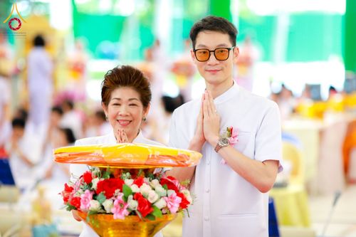 ภาพ No.159067:พิธีทอดผ้าป่าถวายทุนการศึกษาพระภิกษุสามเณรทั่วโลก และ พิธีถวายสังฆทานหนังสือพระไตรปิฏก 80 วัด บูชาธรรม 80 ปี หลวงพ่อธัมมชโย วันเสาร์ที่ 21 กันยายน พ.ศ. 2567 ณ โบสถ์พระไตรปิฏก วัดพระธรรมกาย