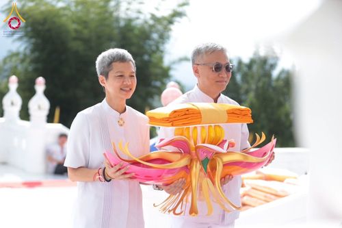 ภาพ No.175514:พิธีทอดกฐิน วัดดงดินแดง อ.อมก๋อย จ.เชียงใหม่ ในโครงการกฐินสามัคคีทั่วไทย 30,000 วัด บูชาธรรม 80 ปี หลวงพ่อธัมมชโย โดยคณะศิษยานุศิษย์วัดพระธรรมกาย วันที่ 9 พฤศจิกายน พ.ศ. 2567