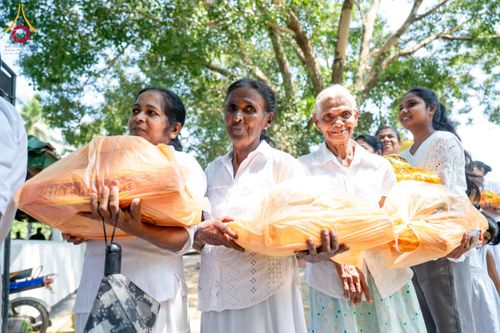 ภาพ No.175714:พิธีทอดผ้าป่าสมทบกฐิน ณ วัดกัลปิติยะ ปูรณะ เมืองมาตะเล ศรีลังกา โดยมูลนิธิธรรมกาย ในนามหลวงพ่อธัมมชโย วันที่ 6 พฤศจิกายน พ.ศ. 2567