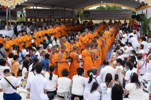 ภาพ No.91370:พิธีทอดผ้าป่ายกยอดดอกบัวสิริปทุมทิพย์  ประดิษฐาน ณ ปทุมเจดีย์  (เจดีย์พระพุทธเจ้า ๕ พระองค์) ณ ศูนย์อบรมเยาวชนจังหวัดปัตตานี 22 ตุลาคม พ.ศ.2566