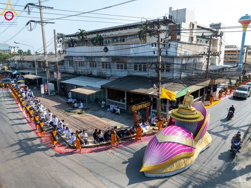 ภาพ No.107832:พิธีต้อนรับพระธรรมยาตรา ในโครงการธรรมยาตรากตัญญูบูชา มหาปูชนียาจารย์ พระมงคลเทพมุนี(สด จนฺทสโร) พระผู้ปราบมาร อนุสรณ์สถาน 7 แห่ง ปีที่ 12 วันที่ 7 มกราคม พ.ศ. 2567 ณ อนุสรณ์สถานคลองบางนางแท่น  อ.สามพราน จ.นครปฐม