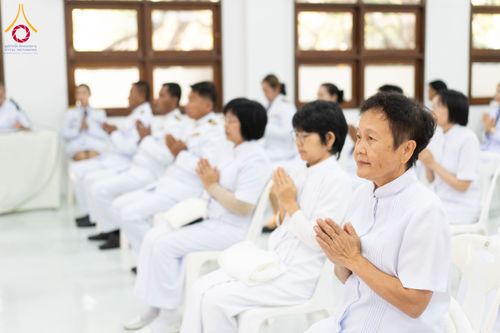 ภาพ No.194731:พิธีเจริญพระพุทธมนต์ และทำบุญตักบาตร ถวายพระราชกุศล แด่พระบาทสมเด็จพระเจ้าอยู่หัว เนื่องในโอกาสพระราชพิธีสมมงคล พระชนมายุเท่าพระบาทสมเด็จพระพุทธยอดฟ้าจุฬาโลกมหาราช สมเด็จพระปฐมบรมกษัตริยาธิราชแห่งพระราชวงศ์จักรี พุทธศักราช 2568 วันที่ 14 มกราคม พ.ศ. 2568