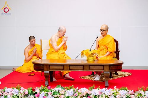 ภาพ No.222440:วันที่ 21 เมษายน พ.ศ. 2568 หลวงพ่อทัตตชีโวต้อนรับคณะสงฆ์ สปป.ลาว ณ อาคาร 100 ปี คุณยายมหารัตนอุบาสิกาจันทร์ ขนนกยูง วัดพระธรรมกาย