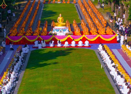 ภาพ No.103275:พิธีตักบาตรพระธรรมทายาท 1,000 รูป ณ มหาเจดีย์บุโรพุทโธ ประเทศอินโดนีเซีย ในวันที่ 20 ธันวาคม พ.ศ. 2566