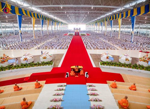 ภาพ No.258099:วันอาทิตย์ที่ 5 ตุลาคม พ.ศ. 2568 พิธีบูชาข้าวพระ ณ สภาธรรมกายสากล วัดพระธรรมกาย