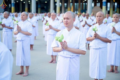 ภาพ No.216922:วันเสาร์ที่ 12 เมษายน พ.ศ. 2568 พิธีเวียนประทักษิณรอบพระมหาธรรมกายเจดีย์  พิธีวันทาเจดีย์ พิธีขอขมาและมอบผ้าไตร ในโครงการอุปสมบทหมู่ บูชาธรรมหลวงพ่อธัมมชโย, โครงการธรรมทายาท ระดับอุดมศึกษา รุ่นที่ 52 ,  โครงการบวชพระนานาชาติ AEC & WAB CEO รุ่นที่ 4 , ณ ว