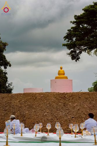 ภาพ No.261856:วันที่ 14 ตุลาคม พ.ศ. 2568 พิธีกลั่นแผ่นดิน โปรยทรายตอกเสาเข็มมหามงคลต้นแรก  สร้างองค์พระเจดีย์และจุดประทีปถวายเป็นพุทธบูชา ณ ศูนย์ปฏิบัติธรรมชัยนาท ต.ธรรมามูล อ.ชัยนาท จ.ชัยนาท