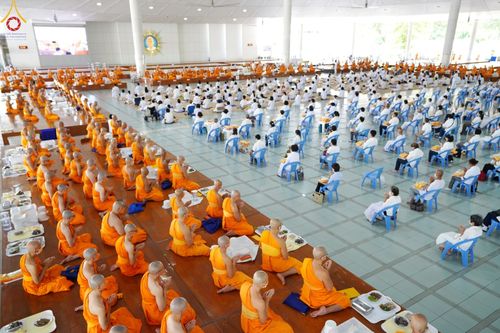 ภาพ No.82788:พิธีบุพเปตพลี ครั้งที่ 136 ร่วมอุทิศบุญแด่ญาติที่ล่วงลับไปแล้ว และสืบทอดอายุพระพุทธศาสนา วันเสาร์ที่ 17 มิถุนายน พ.ศ.2566 (วันพระแรม 14 ค่ำเดือน 7) ณ หอฉันคุณยายอาจารย์ฯ วัดพระธรรมกาย