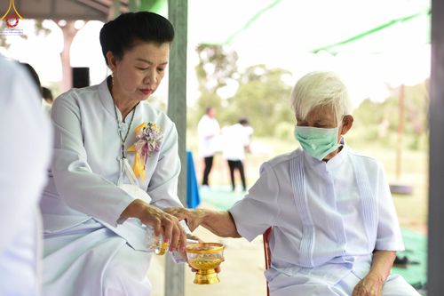 ภาพ No.87619:พิธีสวดพุทธมนต์วันละสังขาร คุณยายอาจารย์ มหารัตนอุบาสิกาจันทร์ ขนนกยูง และพิธีเทคอนกรีตฐานราก อาคาร 80 ปี หลวงพ่อธัมมชโย ณ ศูนย์ปฏิบัติธรรมวิหารแดง ต.เจริญธรรม อ.วิหารแดง จ.สระบุรี วันที่ 10 กันยายน พ.ศ. 2566