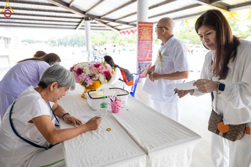 ภาพ No.148557:พิธีบุพเปตพลี, พิธีทอดผ้าป่า, พิธีไถ่ชีวิตโค 80 ตัว ให้ชีวิตสัตว์เป็นทาน ณ ศูนย์ปฎิบัติธรรมภาคใต้ อ.บางกล่ำ จ.สงขลา วันเสาร์ที่ 10 สิงหาคม พ.ศ. 2567