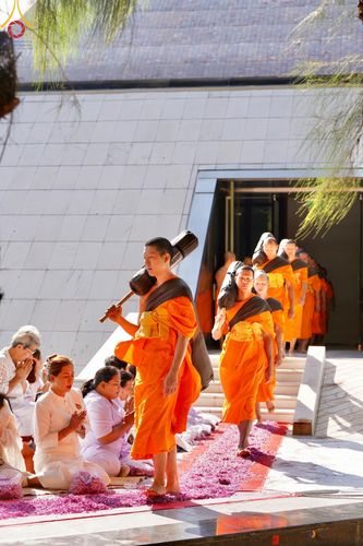 ภาพ No.193229:พิธีต้อนรับพระธรรมยาตรา ณ อนุสรณ์สถาน สถานที่เกิดในเพศสมณะ วัดสองพี่น้อง อำเภอสองพี่น้อง จังหวัดสุพรรณบุรี ในโครงการธรรมยาตรา กตัญญูบูชา มหาปูชนียาจารย์ พระมงคลเทพมุนี(สด จนฺทสโร) พระผู้ปราบมาร อนุสรณ์สถาน 7 แห่ง ปีที่ 13 วันที่ 11 มกราคม พ.ศ. 2568